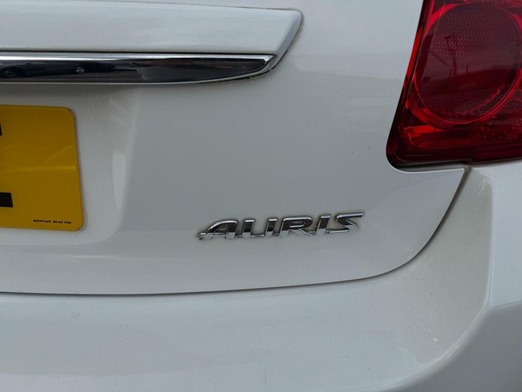 Toyota Auris Vvt I Red #43