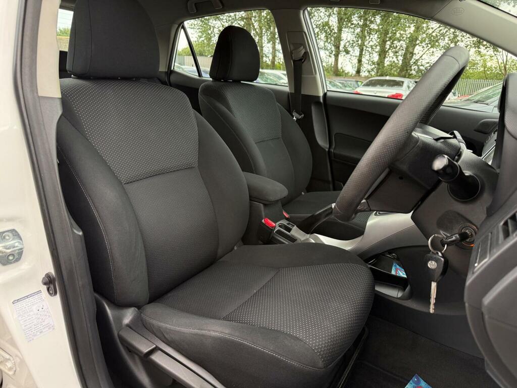 Toyota Auris Vvt I Red #13