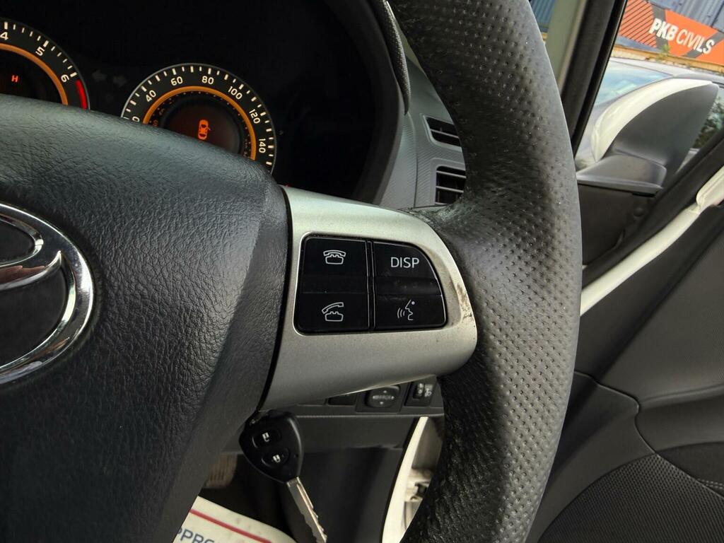 Toyota Auris Vvt I Red #27
