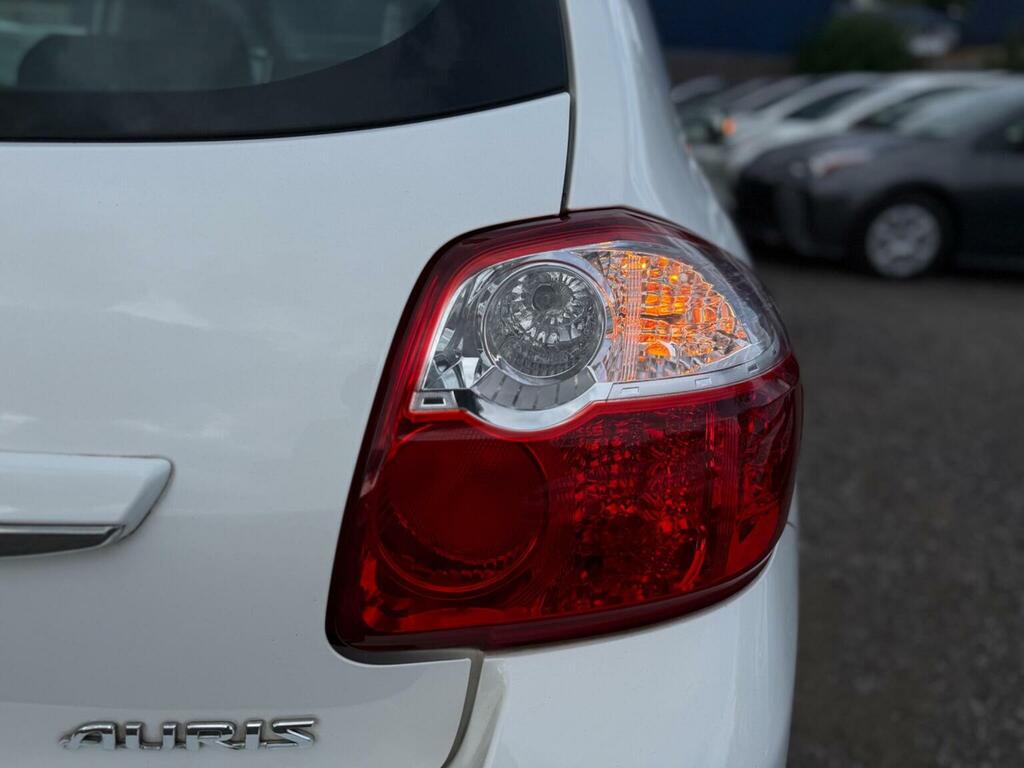 Toyota Auris Vvt I Red #37