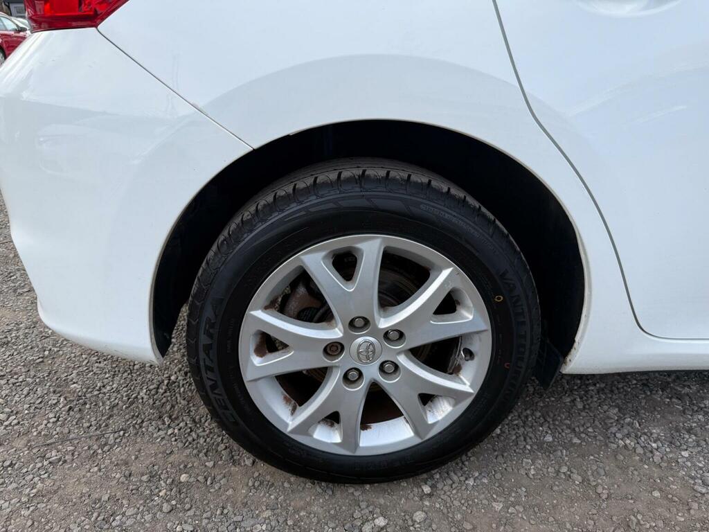Toyota Auris Vvt I Red #39