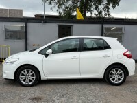 Toyota Auris Vvt I Red #47