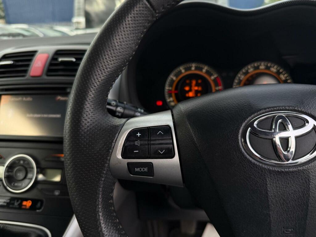 Toyota Auris Vvt I Red #26