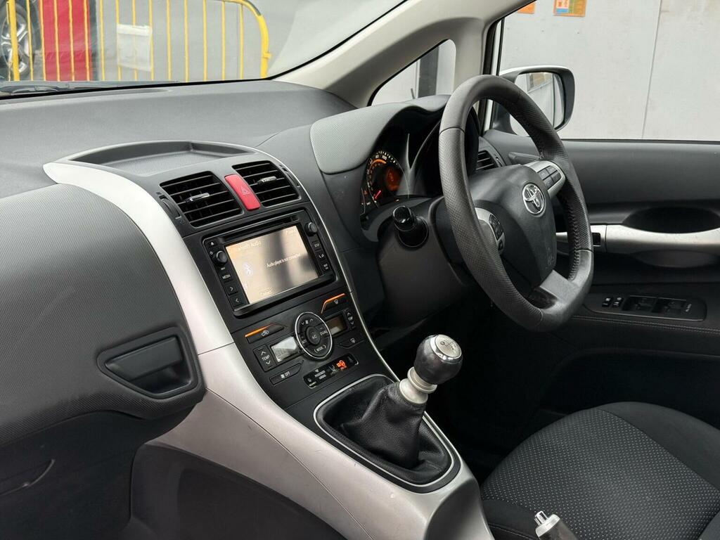 Toyota Auris Vvt I Red #14