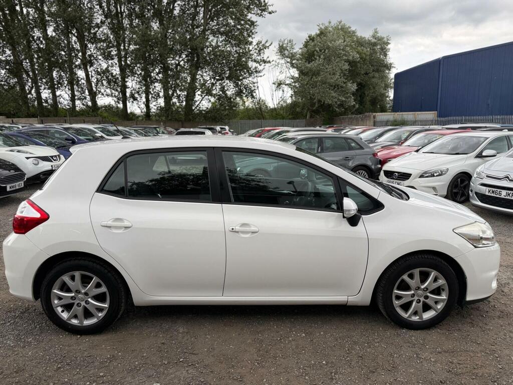 Toyota Auris Vvt I Red #9