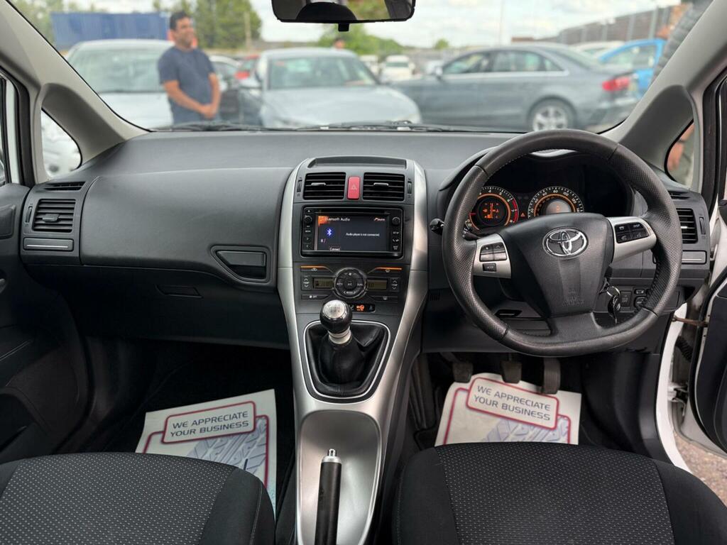 Toyota Auris Vvt I Red #24