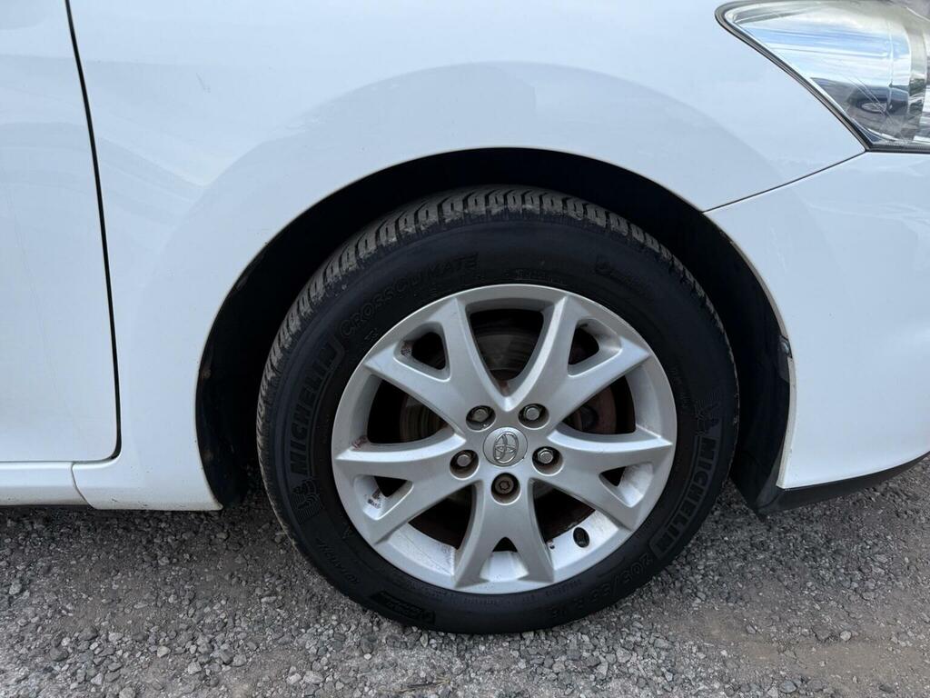 Toyota Auris Vvt I Red #38