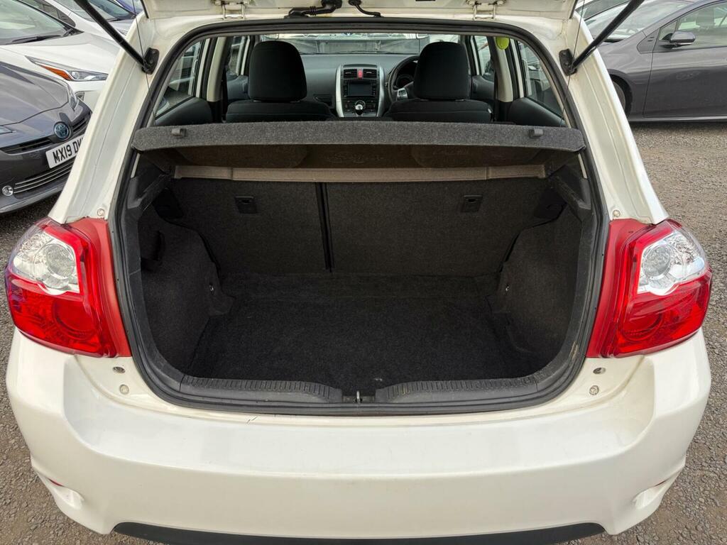 Toyota Auris Vvt I Red #7