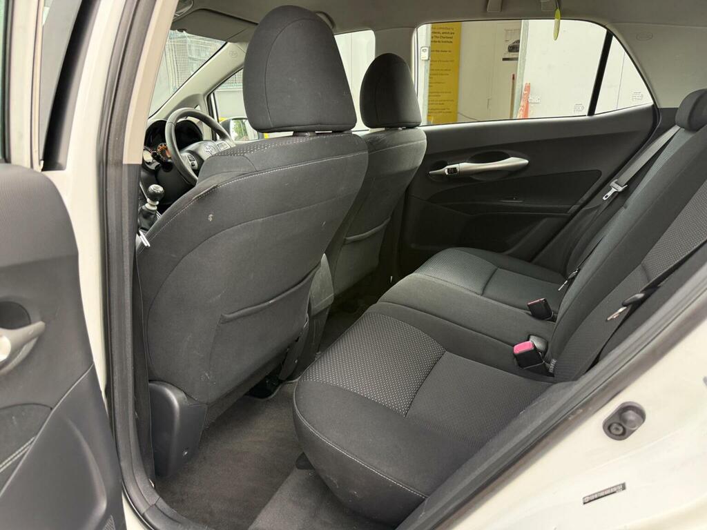 Toyota Auris Vvt I Red #18