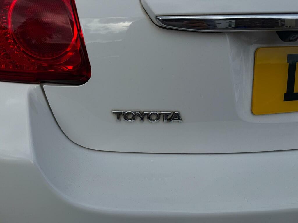 Toyota Auris Vvt I Red #42