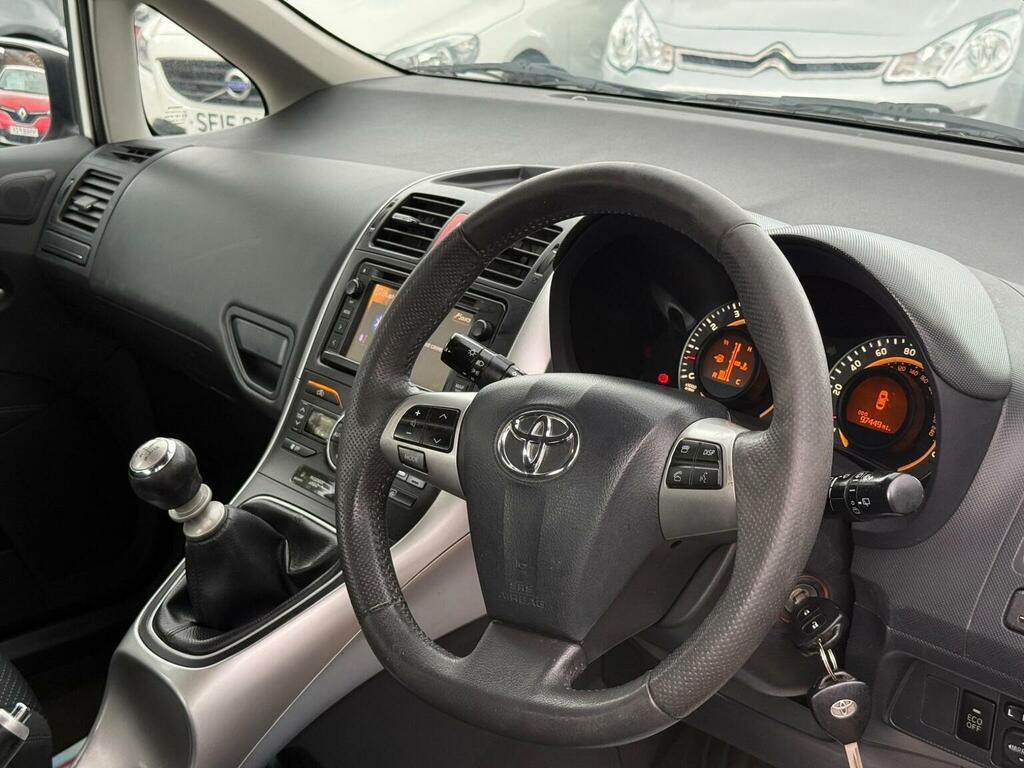 Toyota Auris Vvt I Red #10