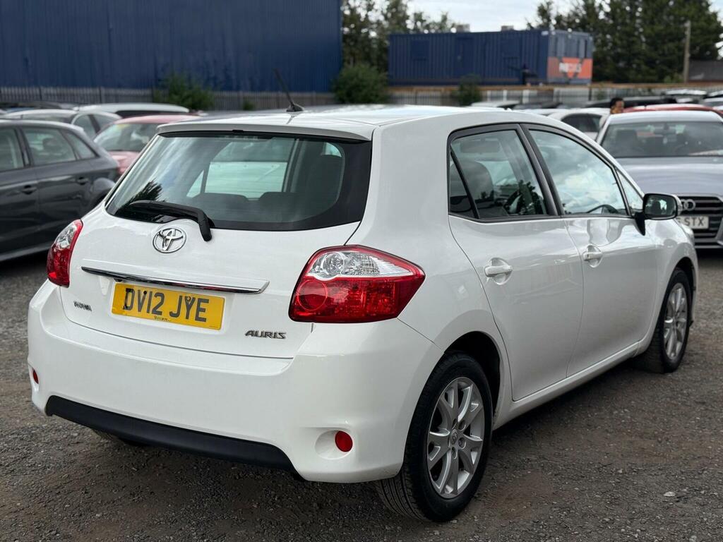 Toyota Auris Vvt I Red #8
