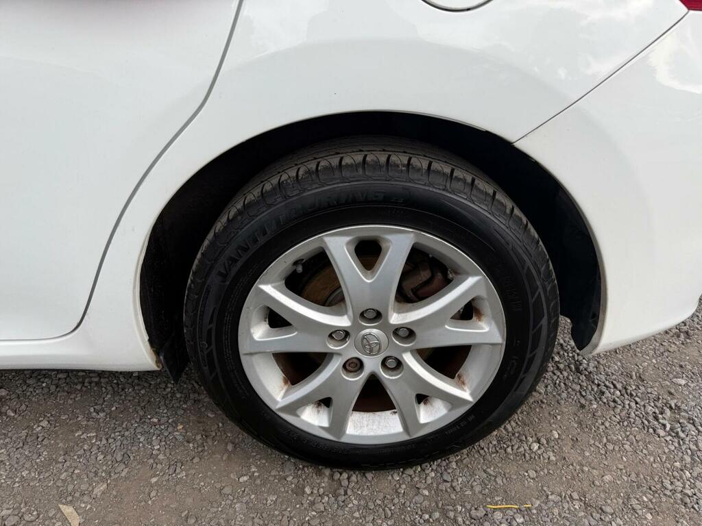 Toyota Auris Vvt I Red #41