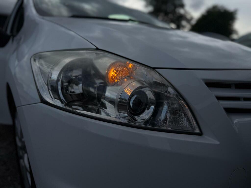 Toyota Auris Vvt I Red #36