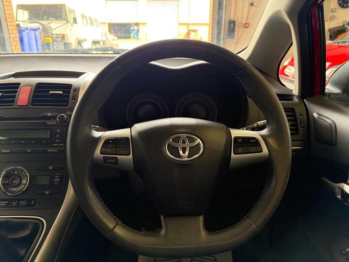 Toyota Auris 1.5 Compliant Red #38
