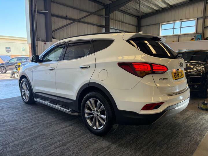 Hyundai Santa Fe 2.2 Crdi Blue Drive Premium 4Wd Euro 6 Ss White #4