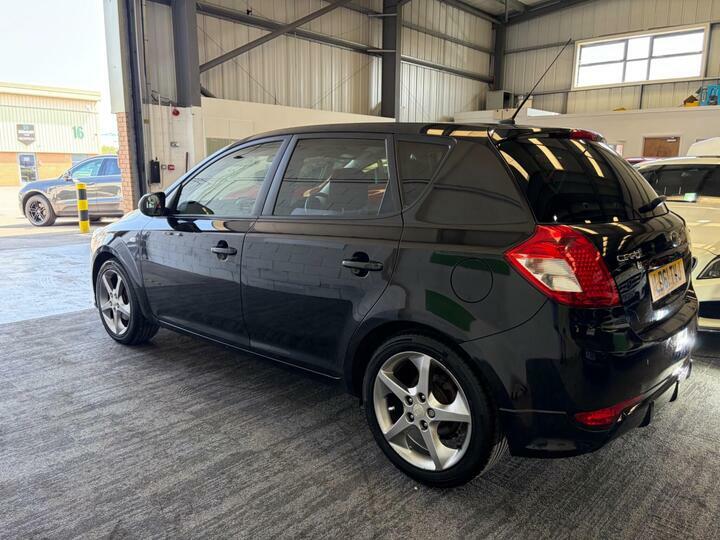 Kia Ceed 1.6 Crdi 3 Euro 5 Black #4
