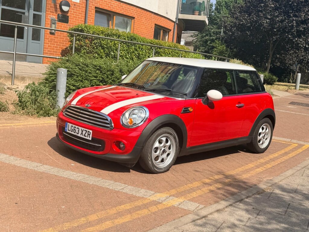 Mini Hatch 1.6 Cooper Euro 6 Red