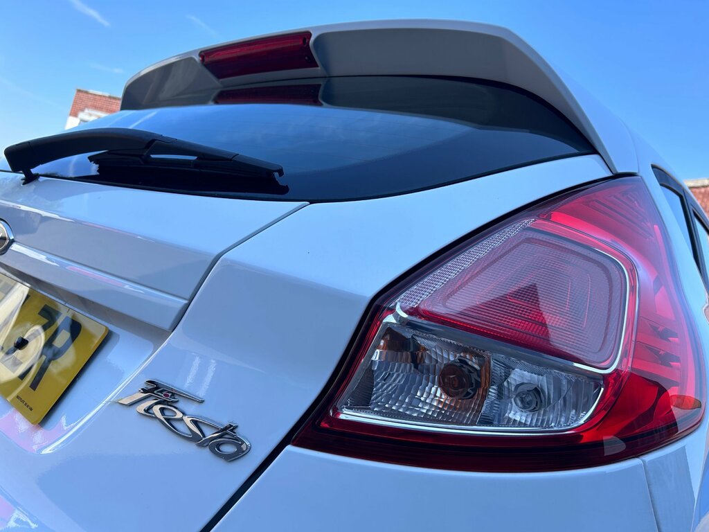 Ford Fiesta 1.25 Zetec Hatchback Euro 6 82 FL17LZR White #2