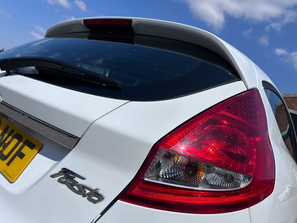 Ford Fiesta 1.25 Zetec Hatchback Euro 5 82 White #2