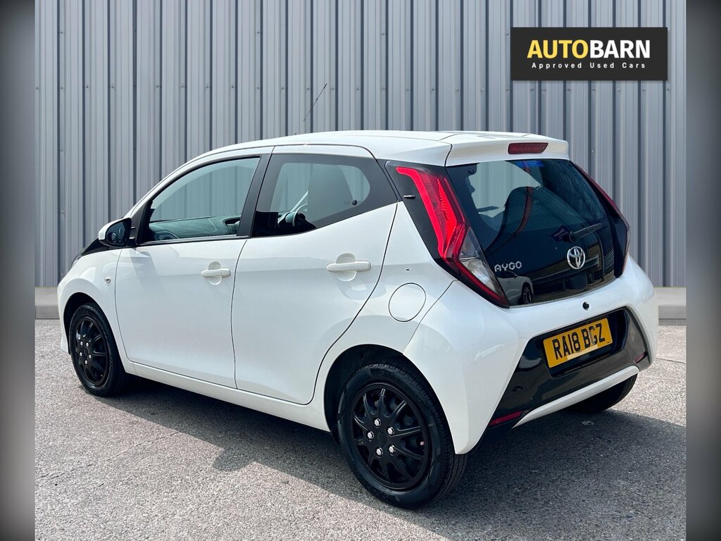 Toyota Aygo 1.0 Vvt-i X-play Hatchback Euro White #3