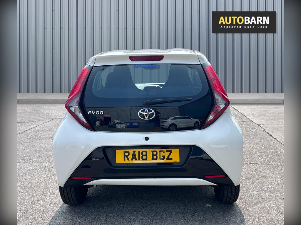 Toyota Aygo 1.0 Vvt-i X-play Hatchback Euro White #5