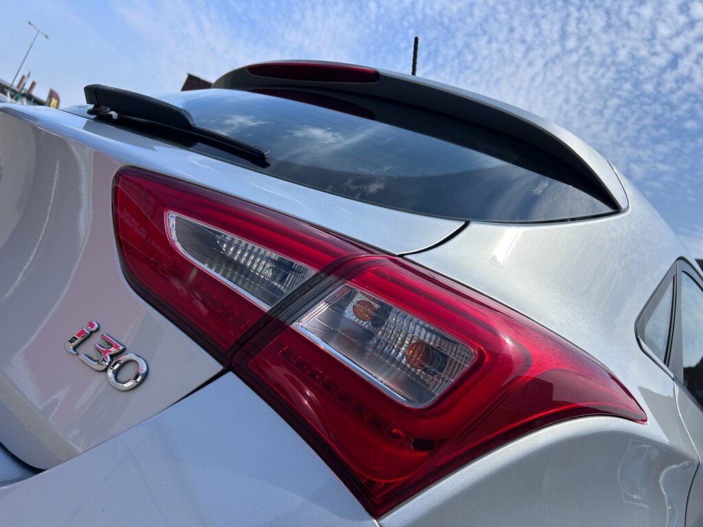 Hyundai I30 1.6 Crdi Blue Drive Premium Hatchback M Silver #2