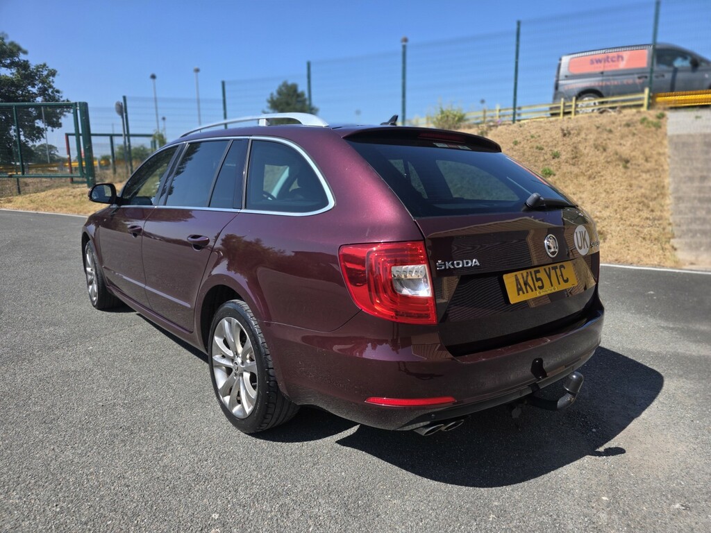 Skoda Superb 2.0 Tdi Se Business Red #5