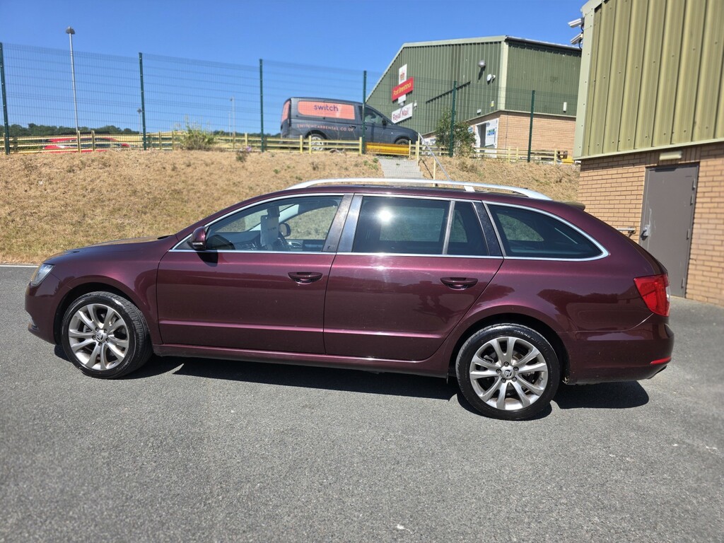 Skoda Superb 2.0 Tdi Se Business Red #4