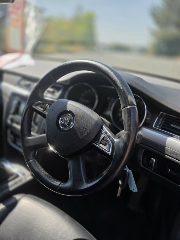 Skoda Superb Estate 2.0 Tdi Se Business Euro 5 Ss Leath Blue #16