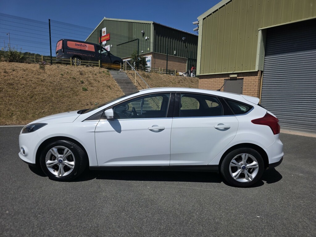 Ford Focus Hatchback 1.6 Tdci Zetec 2014 DG64FDF White #3