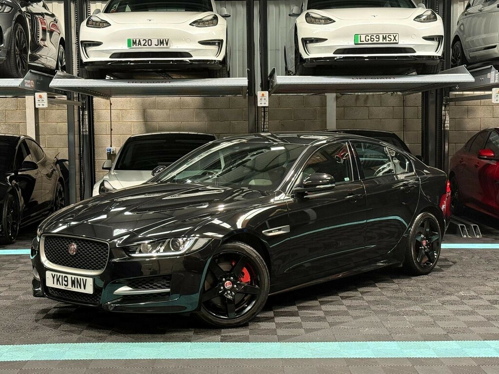 Jaguar XE Saloon 2.0D R-sport Awd Euro 6 Ss 201 YK19WNV Black #3
