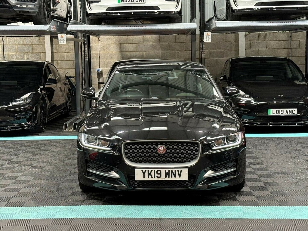 Jaguar XE Saloon 2.0D R-sport Awd Euro 6 Ss 201 YK19WNV Black #2