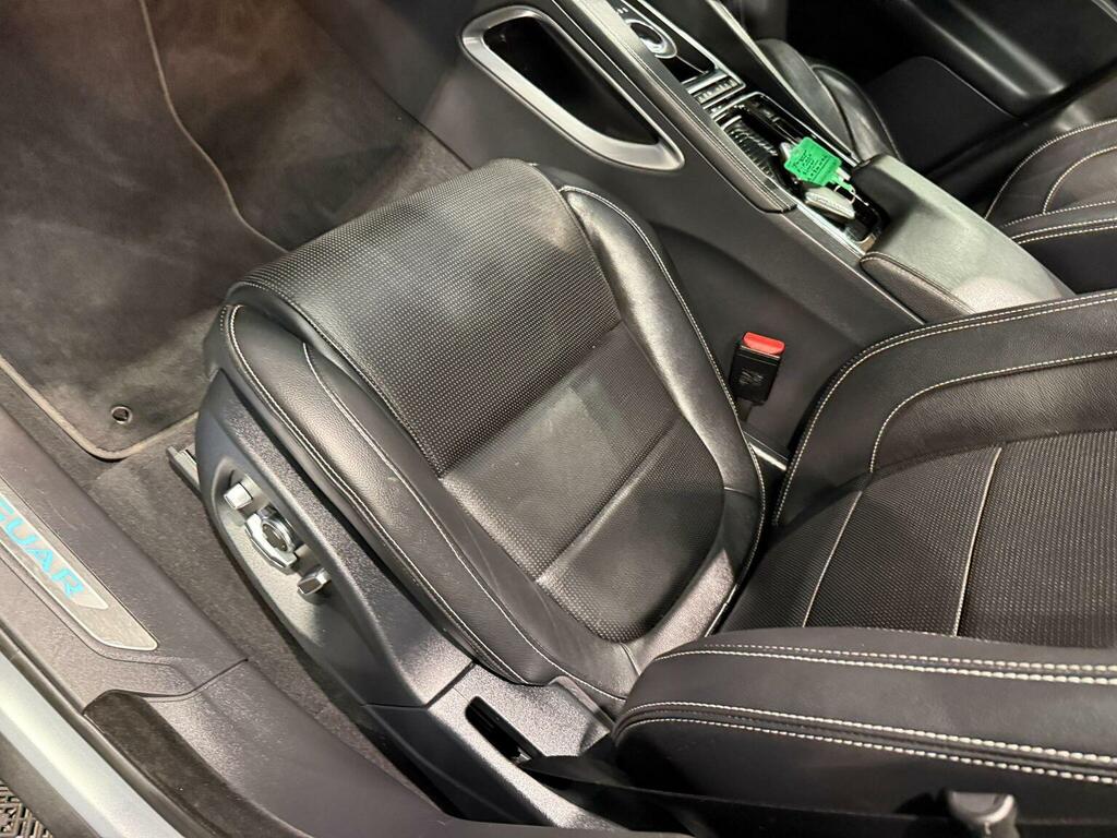 Jaguar F-Pace I4 Chequered Flag Awd White #40