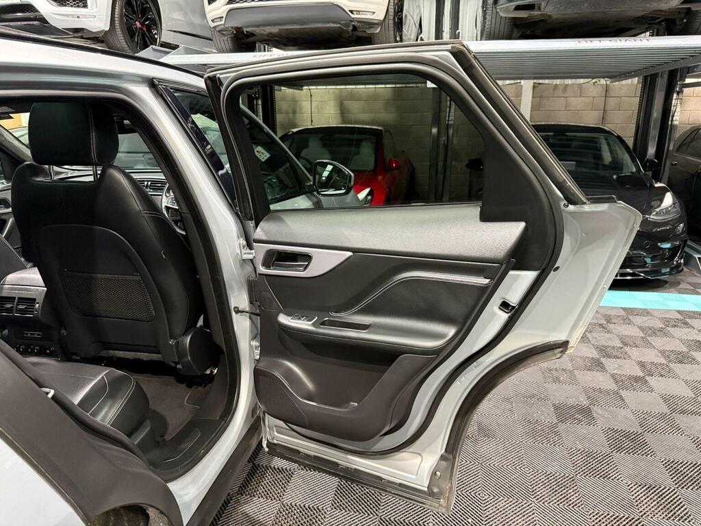 Jaguar F-Pace I4 Chequered Flag Awd White #32