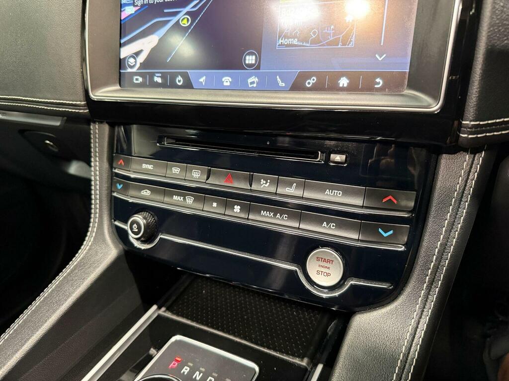 Jaguar F-Pace I4 Chequered Flag Awd White #57