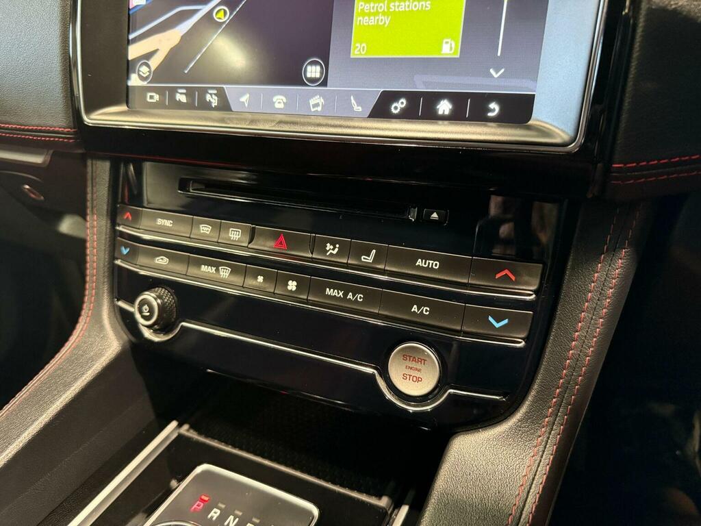 Jaguar F-Pace 2.0D Portfolio Awd Black #55