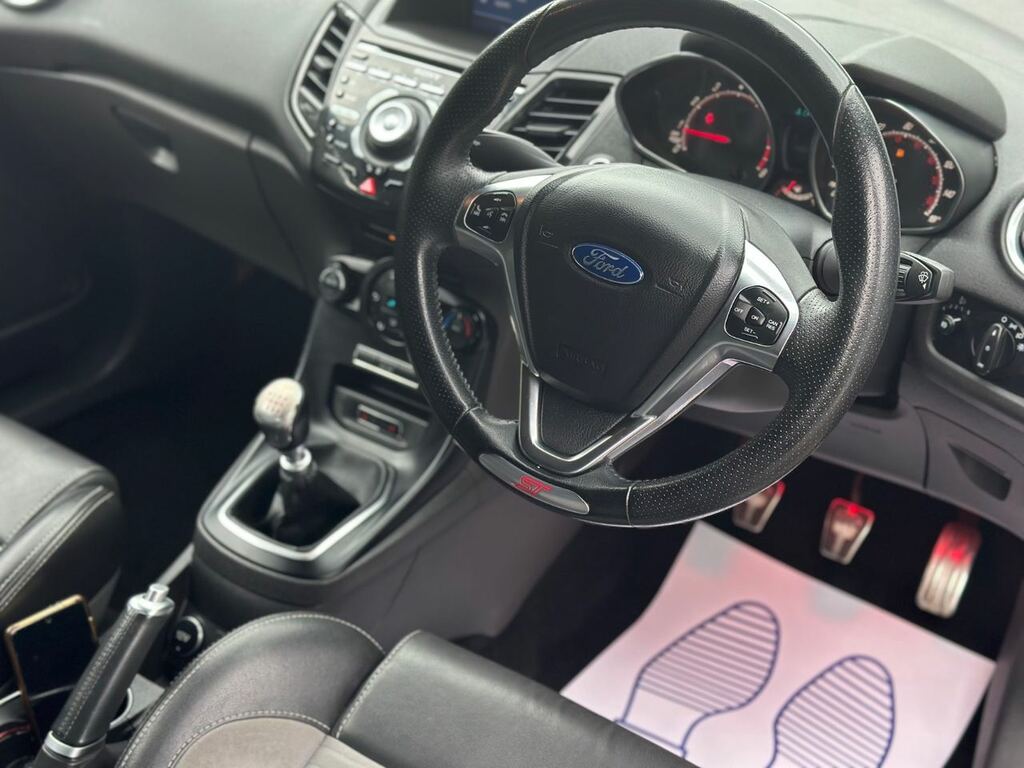 Ford Fiesta 2015 1.6T Ecoboost St-3 Hatchback Manua Black #4