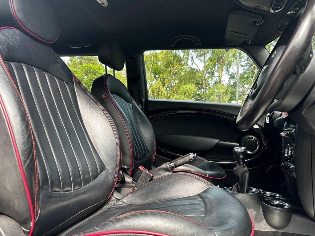 Mini Clubman 1.6 Cooper D Red #28