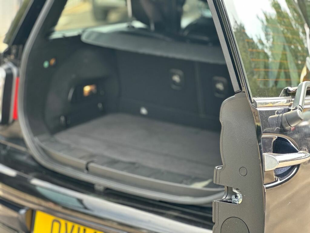 Mini Clubman 1.6 Cooper D Red #24