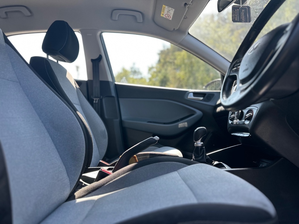 Hyundai I20 1.2L Go White #11