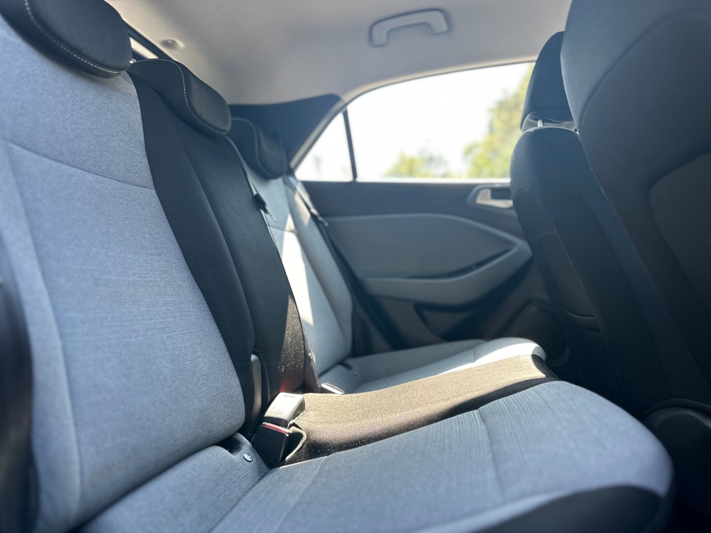 Hyundai I20 1.2L Go White #13