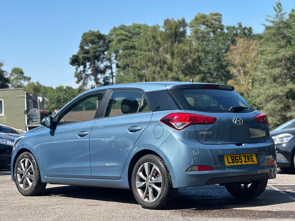 Hyundai I20 1.2L Go White #24