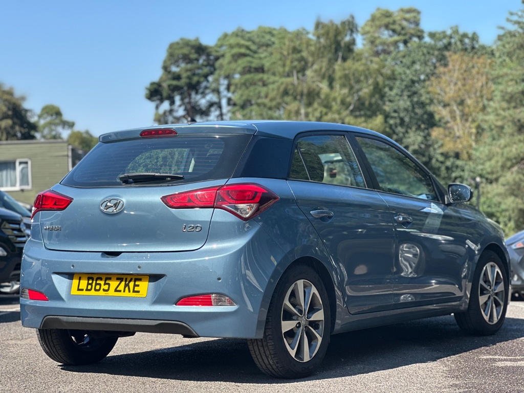 Hyundai I20 1.2L Go White #7