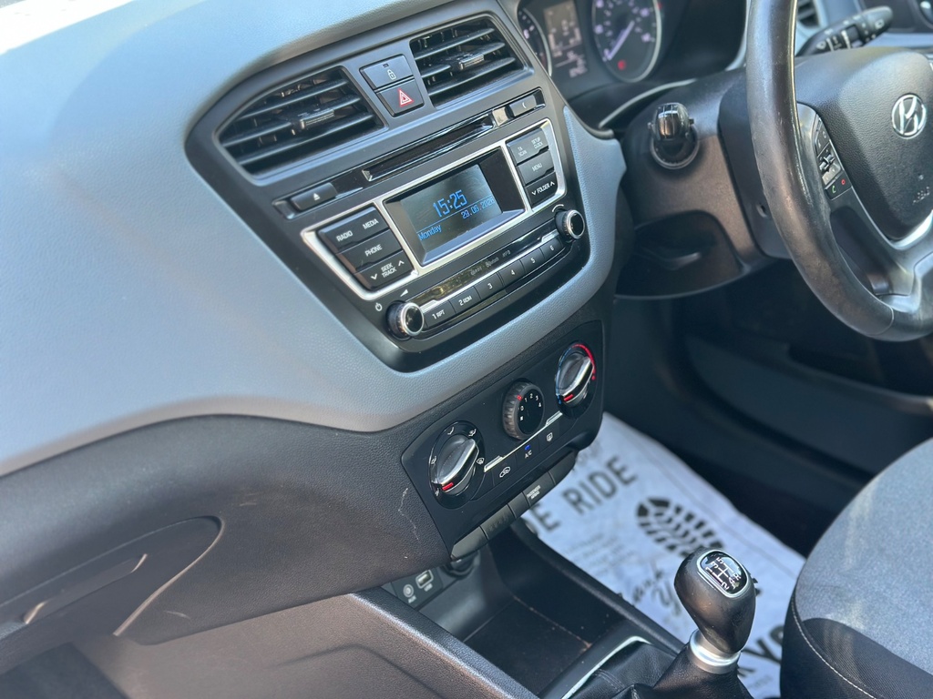 Hyundai I20 1.2L Go White #15