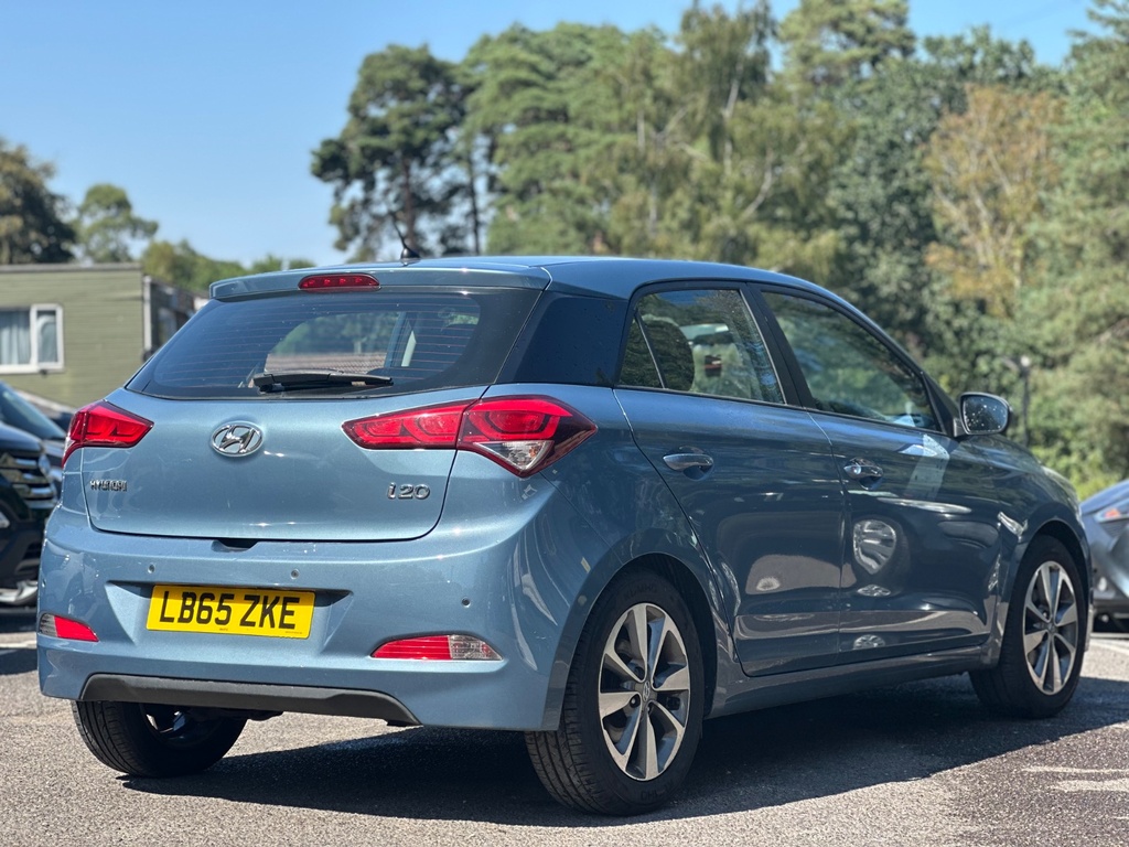 Hyundai I20 1.2L Go White #19