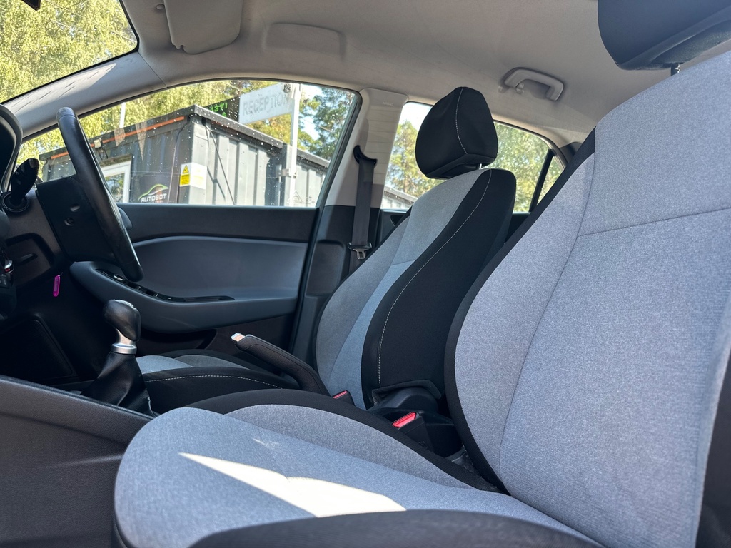 Hyundai I20 1.2L Go White #17