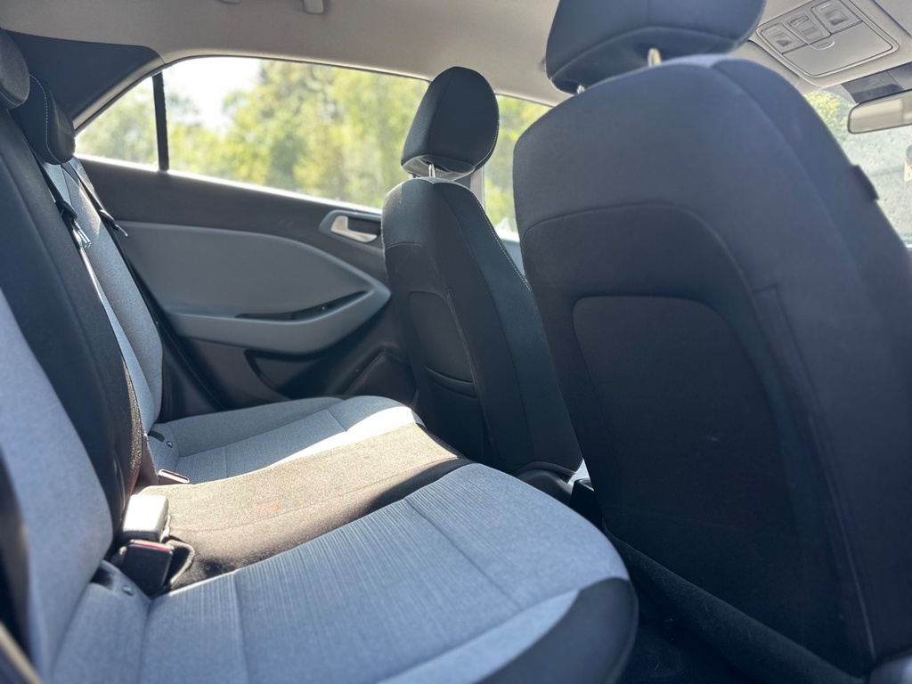 Hyundai I20 1.2L Go White #12