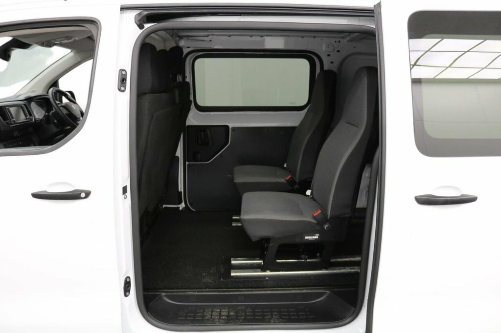 Peugeot E-Expert Combi White