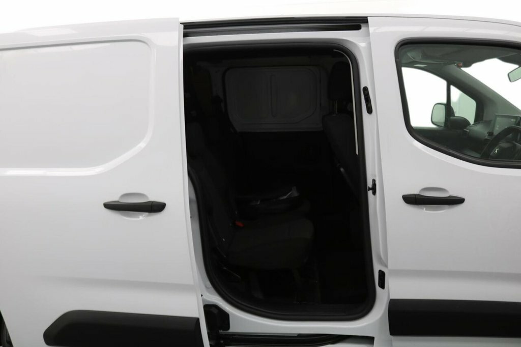 Peugeot E-Partner 750 100Kw 50Kwh Professional Premium Van White #9